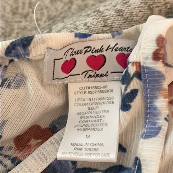 Dress with flower detail - Picture 2 of 3